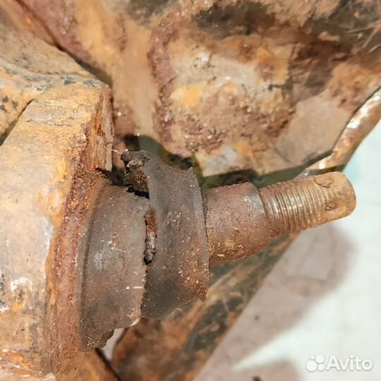 Передний левый кулак Honda Stream I