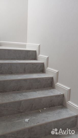 Установка, монтаж плинтуса