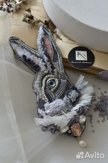 Брошь «Заяц»