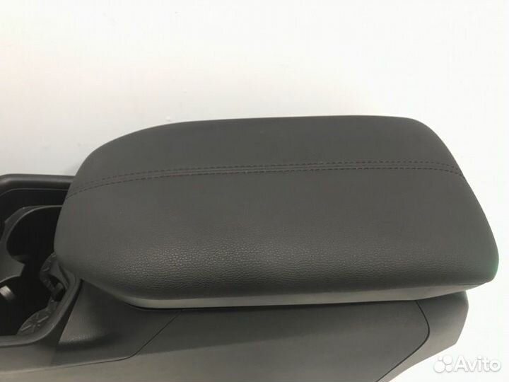 Консоль между сидений Toyota Rav 4 2019-2023