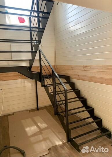 Лестница для коттеджа на заказ