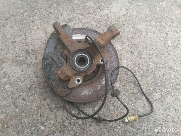 Кулак поворотный левый Фиат Албеа