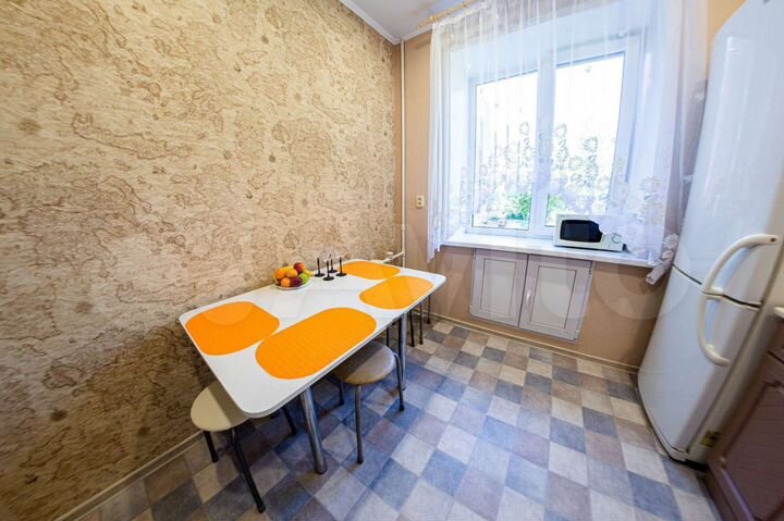 2-к. квартира, 42 м², 3/3 эт.