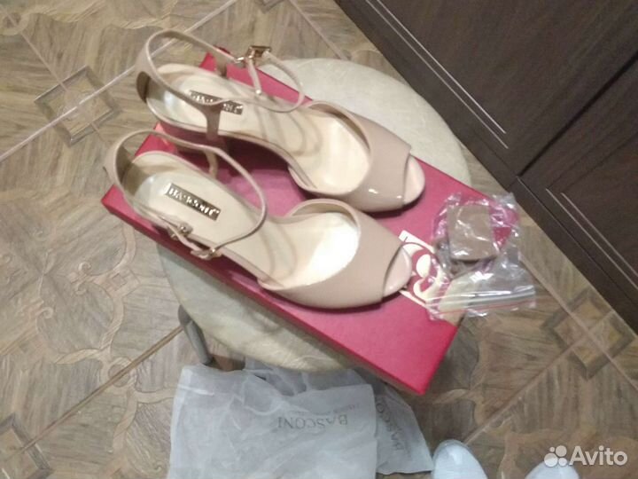 Босоножки женские