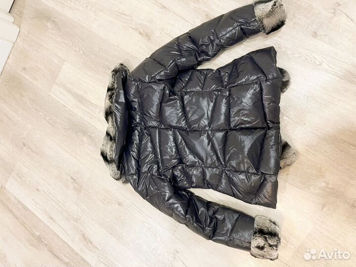 Пуховик женский воротник шиншилла р. 40-42