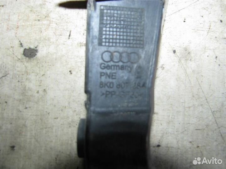 Кронштейн переднего бампера правый Audi A4 (B8) 2