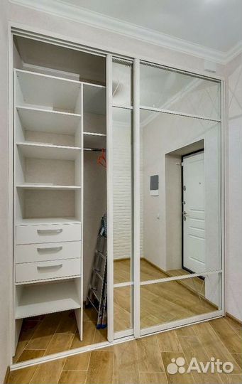 Шкаф с зеркалом