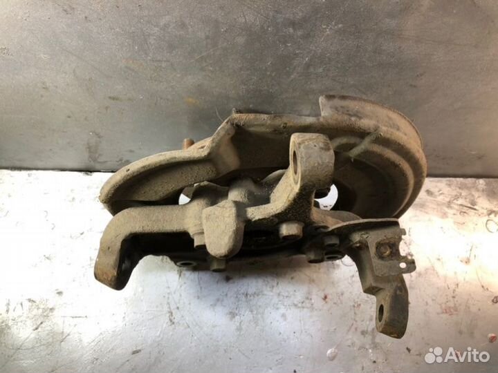 Кулак ступица правый передний Mitsubishi L200