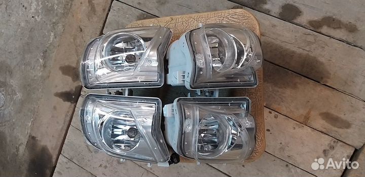 Туманка Lexus is 250