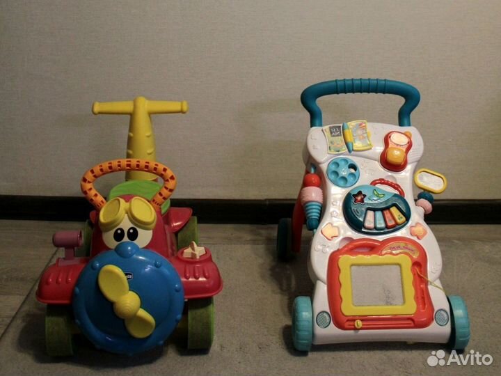 Машинка-каталка chicco