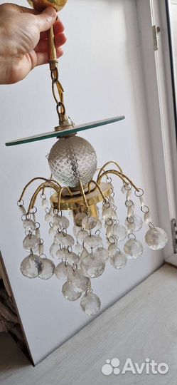 2 одинаковые люстры