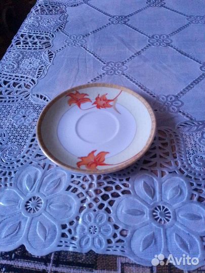 Бокалы и блюдца