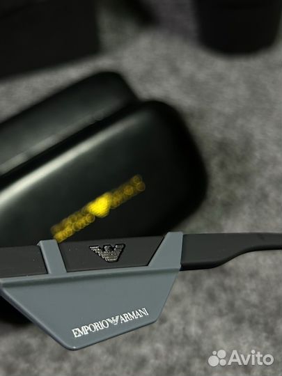 Солнцезащитные очки Emporio Armani