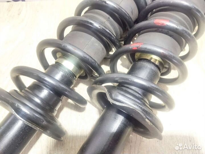 Стойки передние Toyota Altezza GXE10