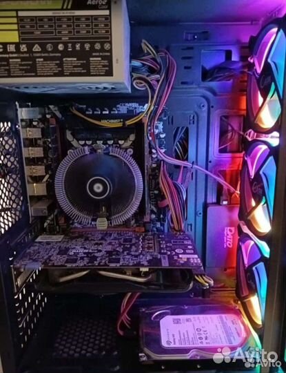 Игровой компьютер со всеми девайсами
