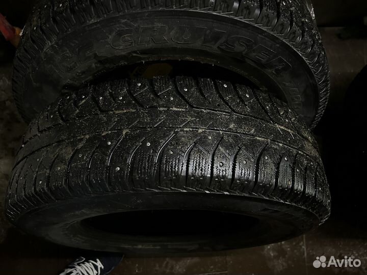 Bridgestone Ice Cruiser 7000 215/70 R16 100T