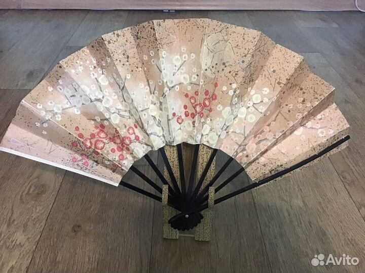 Веер на подставке