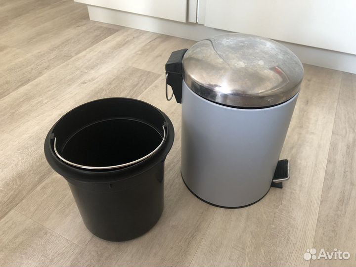 Мусорное ведро с педалью