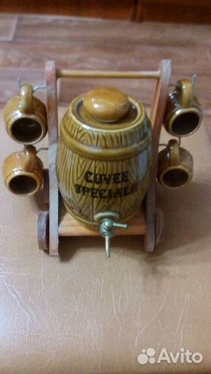 Бочка с кружками