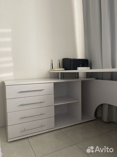 Компьютерный / письменный стол hoff