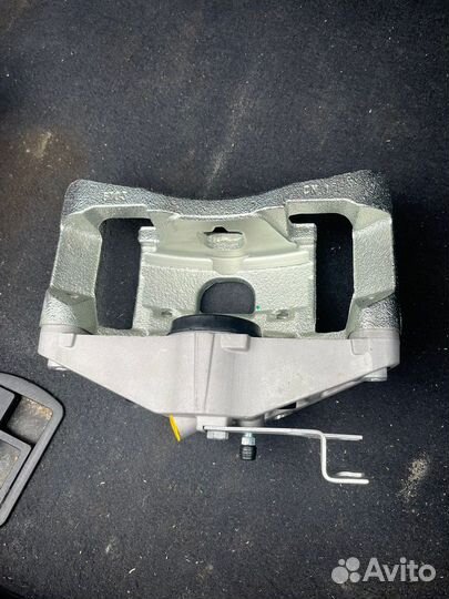 Суппорт audi A6C6 передний правый