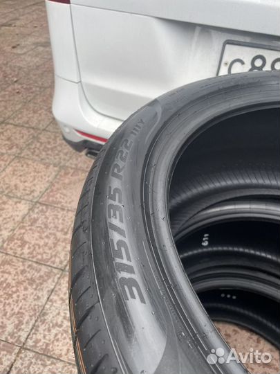 Pirelli P Zero PZ4 275/40 R22 и 315/35 R22 111Y