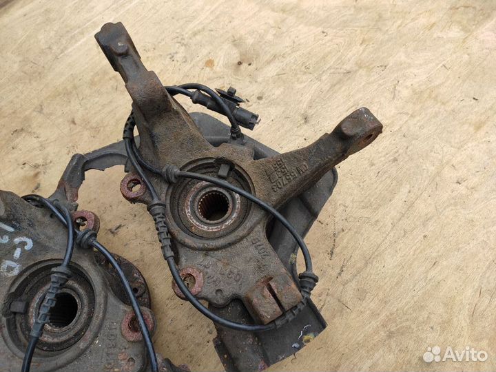 Кулак поворотный Z13DTJ Z13DTH на Opel Corsa D