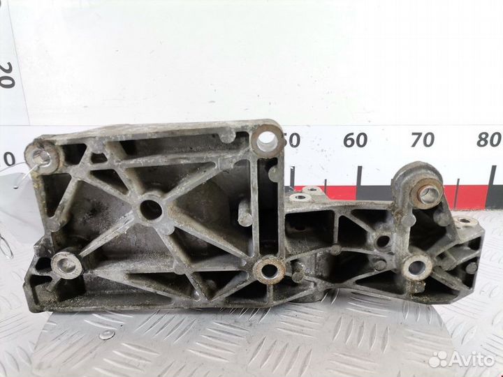 Кронштейн генератора Volkswagen Golf 4 2002