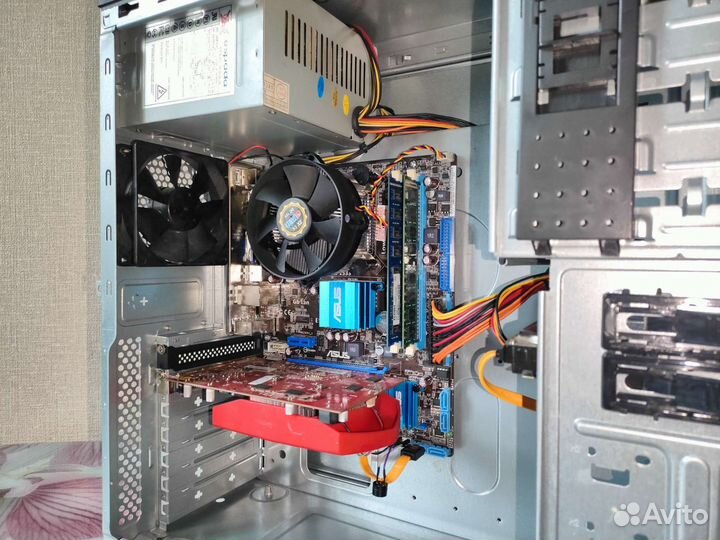 Intel Xeon e5440 (2,8GHz) + HD7730 (2Gb)