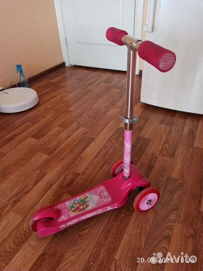 Самокат для девочки 3-6 лет