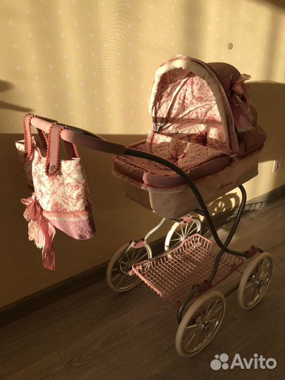 Игрушечная коляска для кукол