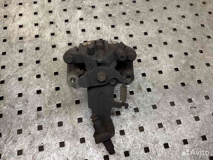 Суппорт задний правый Nissan Almera