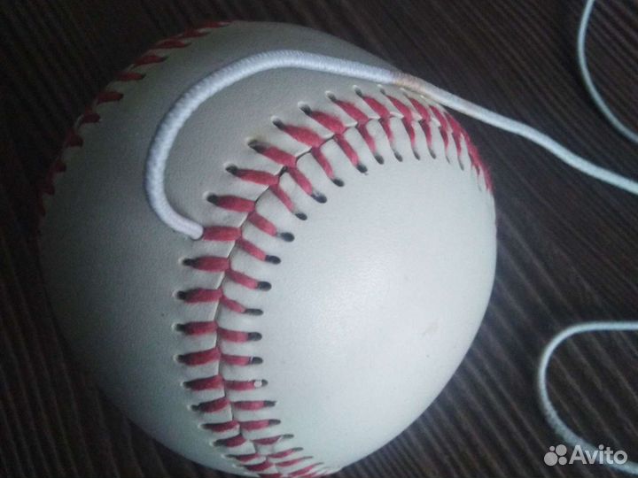 Бейсбольный мяч с ракеткой большой теннис