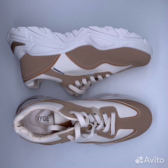 Кроссовки женские