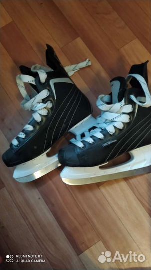 Коньки хоккейные профессиональные