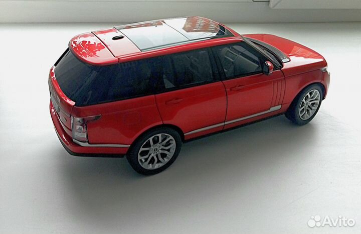 Модель Range Rover Vogue L405 Red. 1:18. GT Autos