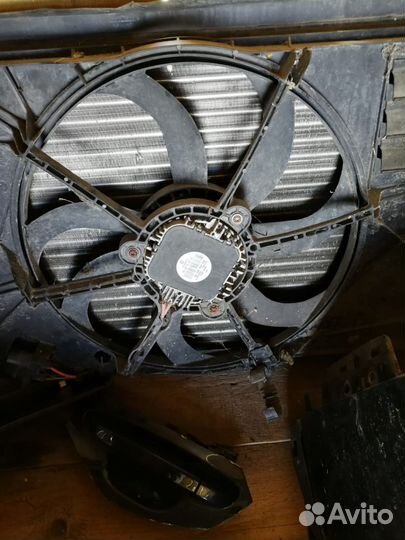 Вентилятор с радаотором в сборе Passat B6