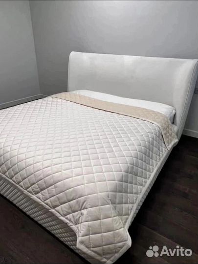 Покрывало на кровать 220х240. новое