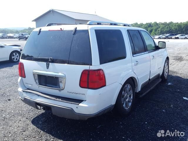 В разборе Lincoln Navigator 2 2004 год