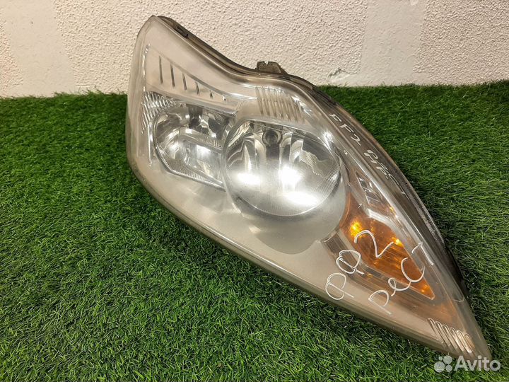 В наличии: Фара правая Ford Focus 2