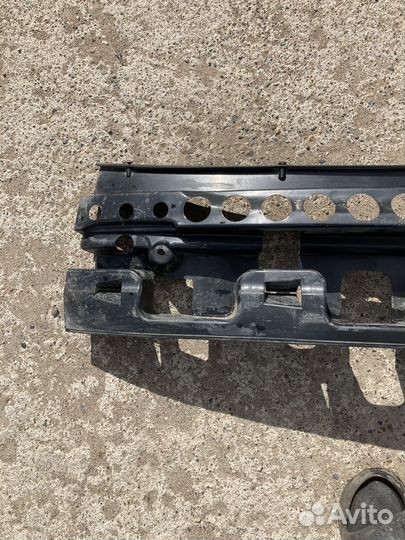 Задний усилитель бампера priora