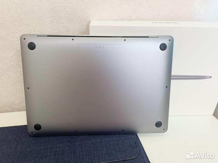 Apple MacBook air 13 2020 i3 256гб