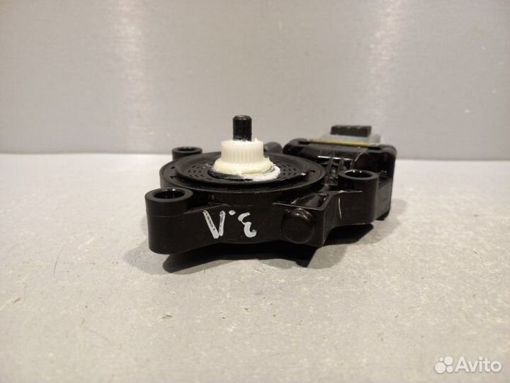 Мотор стеклоподъемника задний левый Kia Sportage 4