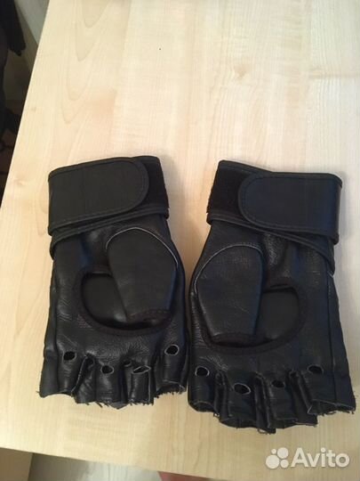 Спортивные перчатки