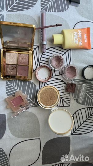 Набор косметики и кисти