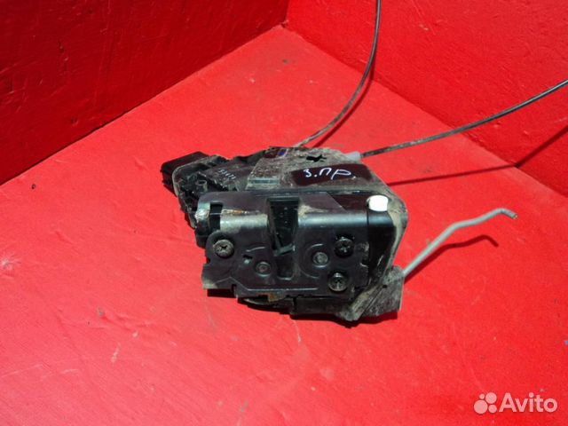 Замок двери задней правой Мазда 3 бк 02