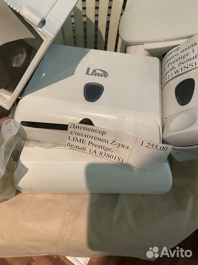 Диспенсер для полотенец новый