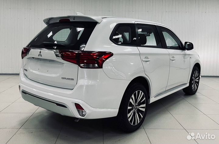 Mitsubishi Outlander 2.0 CVT, 2022, 15 км