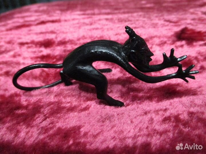 Чугунная статуэтка 