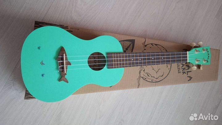 Укулеле новый